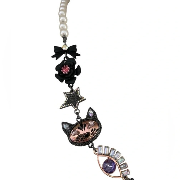 BETSEY JOHNSON Halloween Glam Vampire Revival Pearls & Charms Necklace NEW NWT - Picture 8 of 16